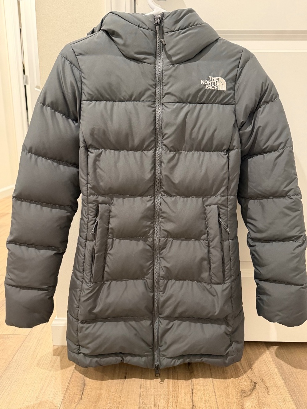The North Face Women’s 550 Down Puffer Parka Gray XS NF0A4R31